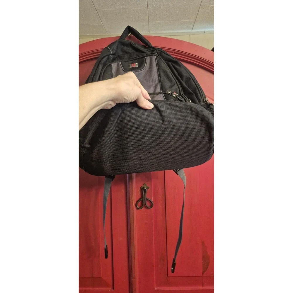 NWOT Wenger Pillar 16 inch Laptop Backpack  Black Gray (67382140) Never Carried
